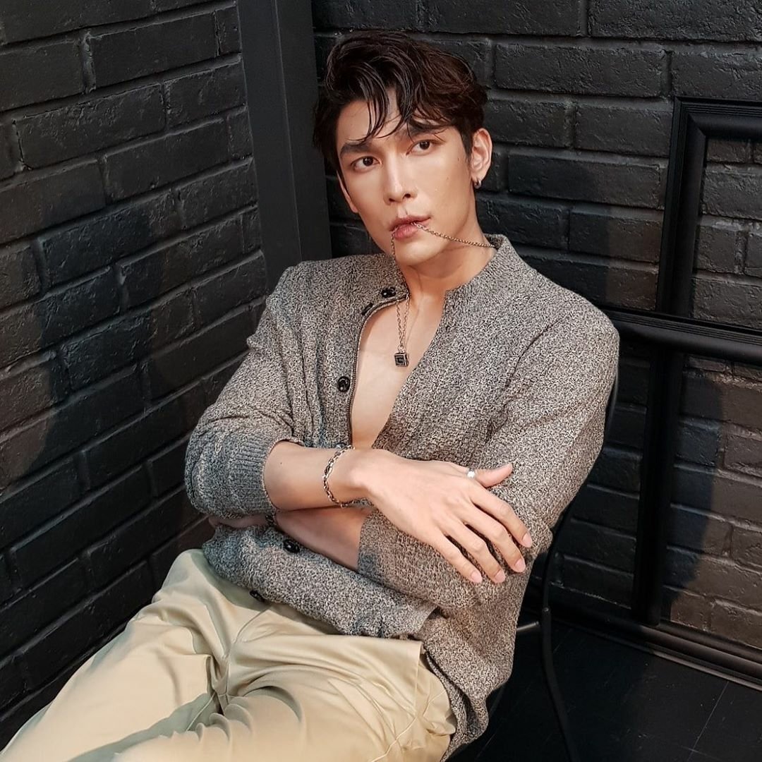 MewsuppasitTH's tweet photo. IG : Mewsuppasit Updated !

ทุกคน!! เราขอ 3 คำ!!! 😍

#MewSuppasit 
#Mewlions 
#MewSuppasitTH 
#หวานใจมิวกลัฟ https://t.co/CUyFAWEQ5y