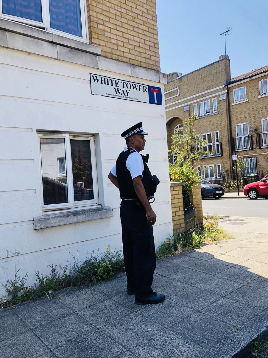 MPSStDunstans's tweet photo. Neighbourhood police officers in St Dunstans hotspots https://t.co/kdOUWsF4Sm