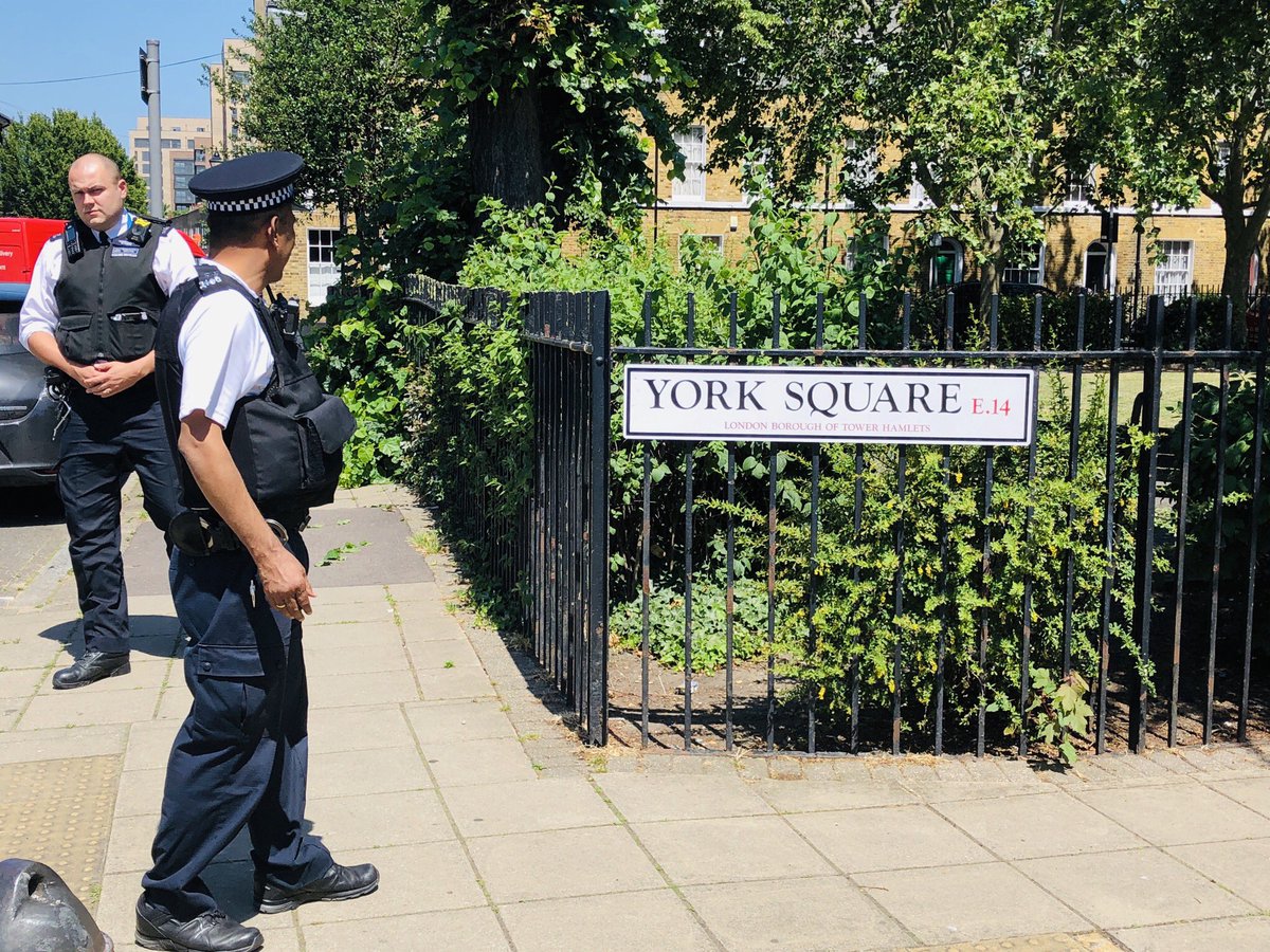 MPSStDunstans's tweet photo. Neighbourhood police officers in St Dunstans hotspots https://t.co/kdOUWsF4Sm