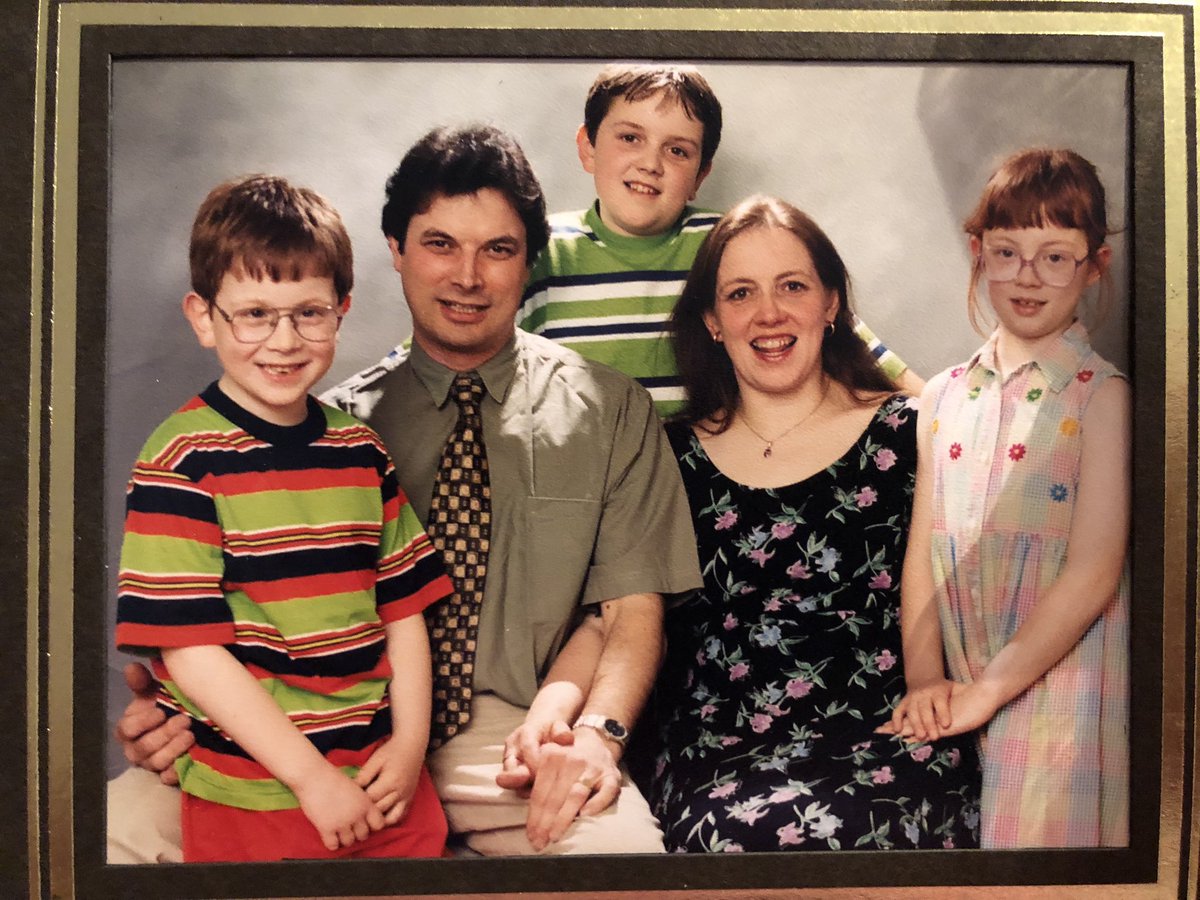 ATGbear's tweet photo. @mistermatt79 Family of red heads and proud photo circa 1997 https://t.co/gFGmQtoTDs