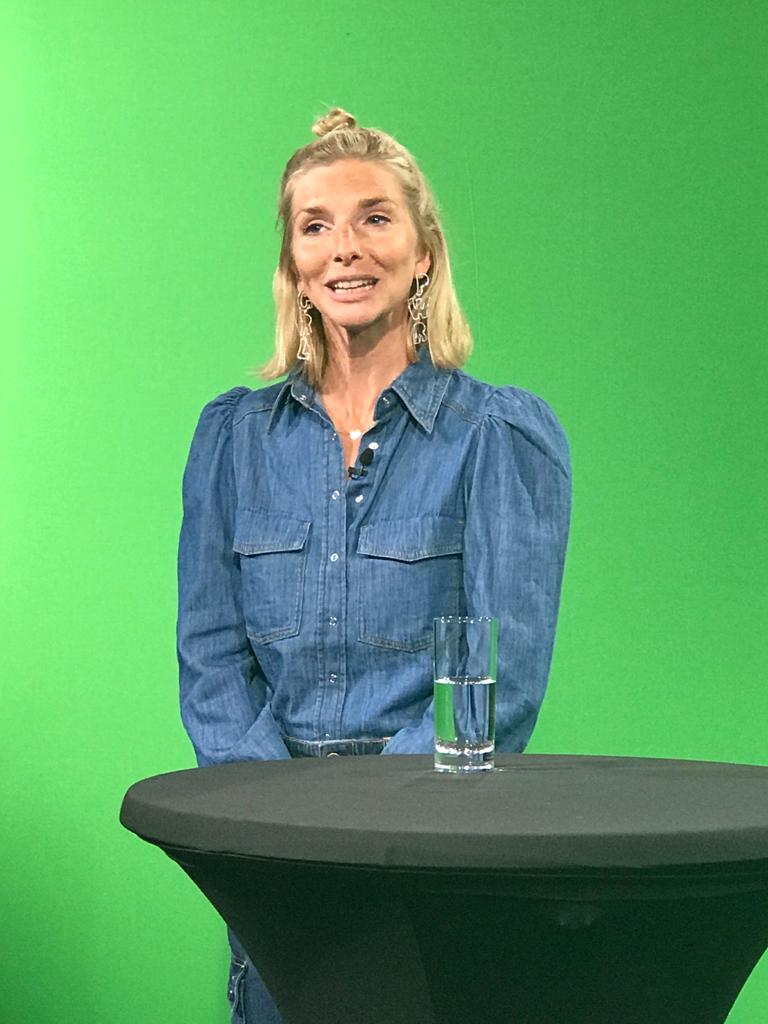 Jetzt spricht Lea-Sophie Cramer <a href="/meleayou/">Lea-Sophie Cramer</a> über ihre 7 learnings in 7 Jahren <a href="/AmorelieDE/">Amorelie</a> #DigitalX