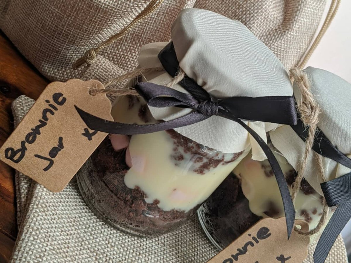 brownie_bh's tweet photo. Order these treats for your loved ones during lockdown, beautifully wrapped, in a gift bag 🧡

#vegan #TuesdayThoughts #browniejar https://t.co/ifrbNZlt5t