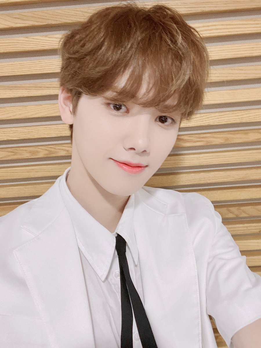 CRAVITY_twt's tweet photo. 오늘 인트로 민희인데 혹시 보신분...헤헤
크래비티 친구들 다 귀엽던데요?? 그중에서 민휘가...ㅋㅋㅋ
#민희 #크래비티 #>< https://t.co/lDZ1tMxr3e