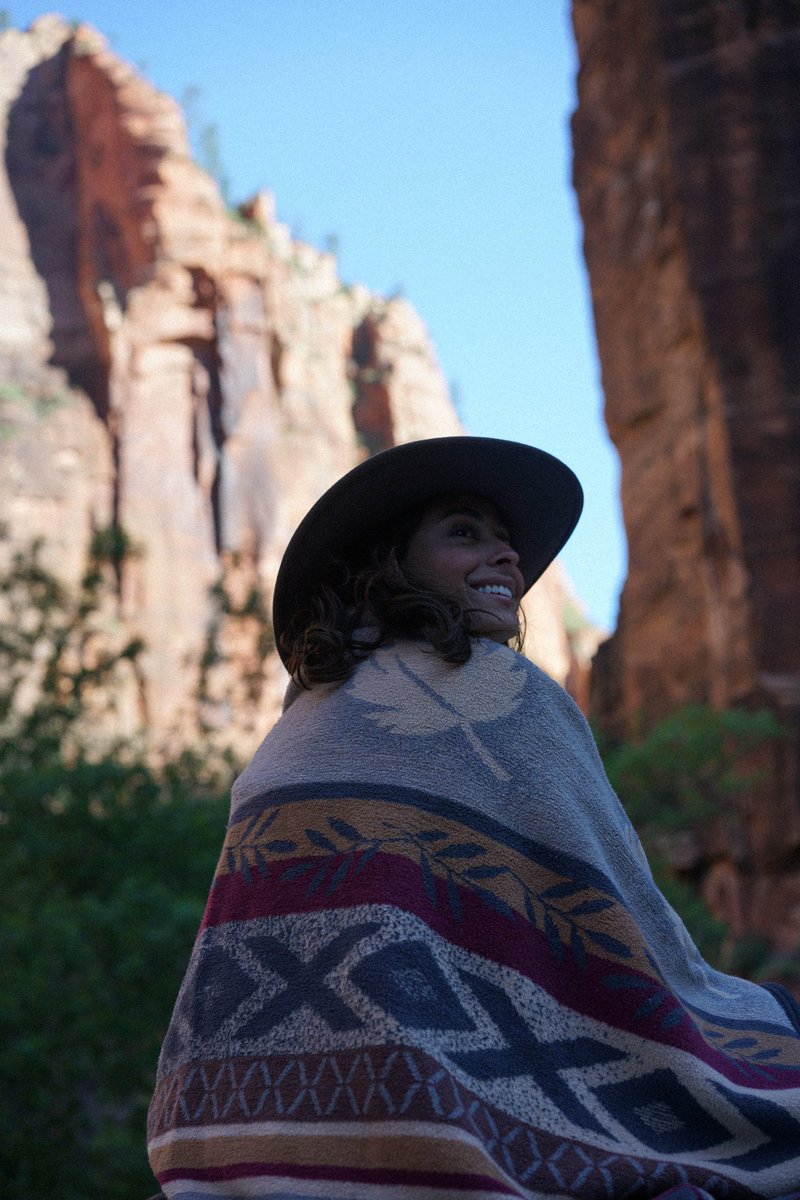 ZionGlampingAd's tweet photo. Everyone needs a happy place where all their stress just melts away.
.
. 
#endlessadventures #thankyouweekend #travelmoreoften #experienceutah #experiencearizona #letthemeexplore #byestress #travelismytherapy #simplywander https://t.co/8PZh1QnqKl