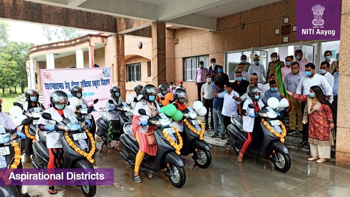 As part of its CSR initiative, @concor_india provided funds to #AspirationalDistrict Shravasti for purchasing 215 scooters 🛵, which were provided to frontline healthcare functionaries. #VikasKiNITI 

Thank you, #CoronaWarriorsIndia 🙏