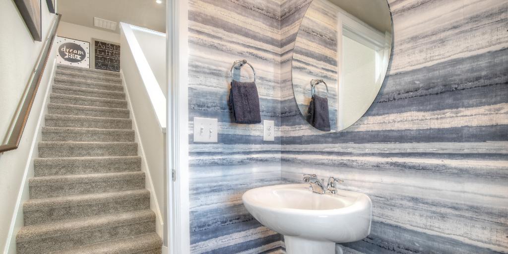 Do you think the STRIPES in this powder room are just RIGHT?! 💙 🤩 #TrendingTuesdays
*
Self-Guided Tours are now available! Click here to schedule yours today. --> spr.ly/6016GMuKC