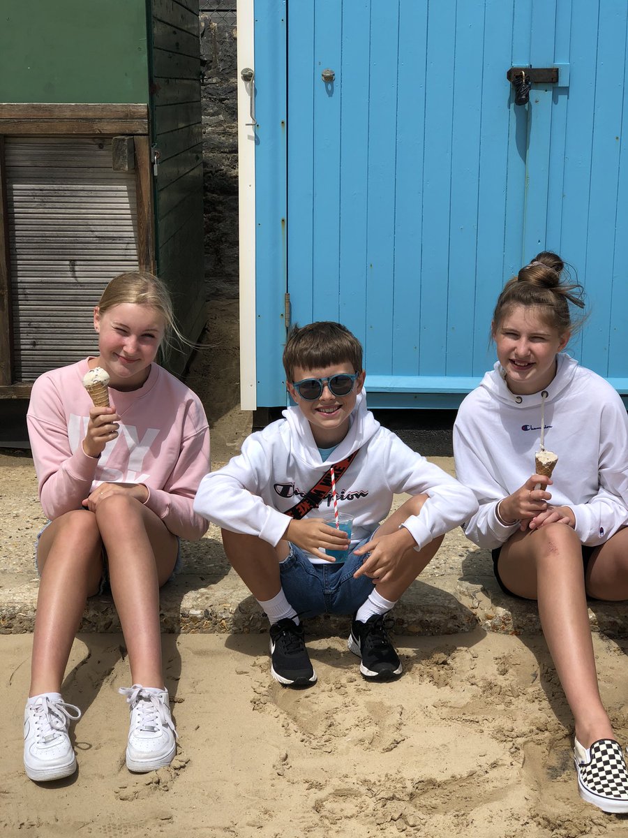 Some down time after working hard on their home learning 🍦 
Come September all three of them be together at <a href="/AvonbourneUL/">Avonbourne Boys' and Girls' Academies and USF</a> 🙌🏼
@Avonbourne_2024 <a href="/avonbourne_2025/">Avonbourne Class of 2025</a>