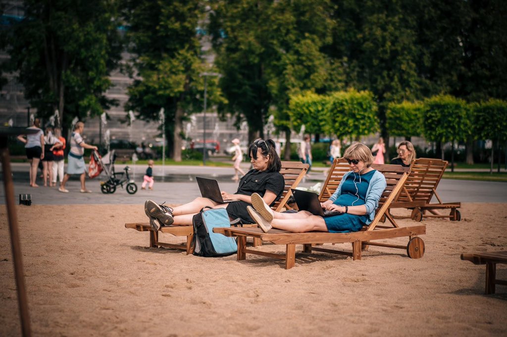 antonnikitin_'s tweet photo. #Vilnius opened a beach 🏖 in the very central square! 300 cubic meters of sand making this 1600m2 beach + a screen to show the movies in the evening and sea view during the day! #openbeach #livablecity #placemaking
More to read in LT https://t.co/f4a01VmYnV https://t.co/adNnGhR7fu