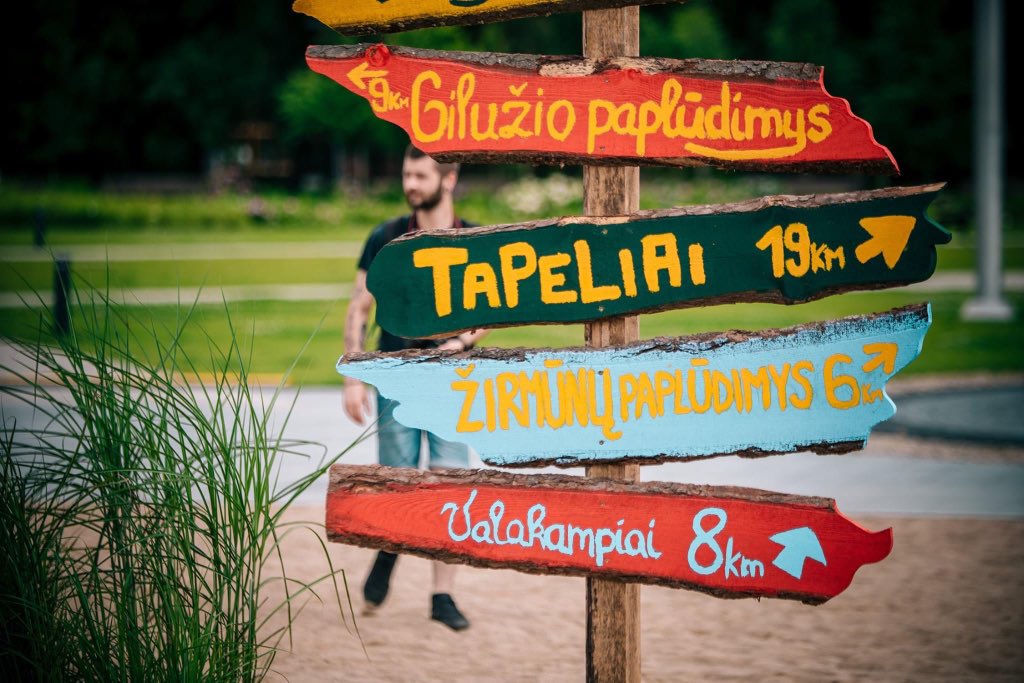 antonnikitin_'s tweet photo. #Vilnius opened a beach 🏖 in the very central square! 300 cubic meters of sand making this 1600m2 beach + a screen to show the movies in the evening and sea view during the day! #openbeach #livablecity #placemaking
More to read in LT https://t.co/f4a01VmYnV https://t.co/adNnGhR7fu