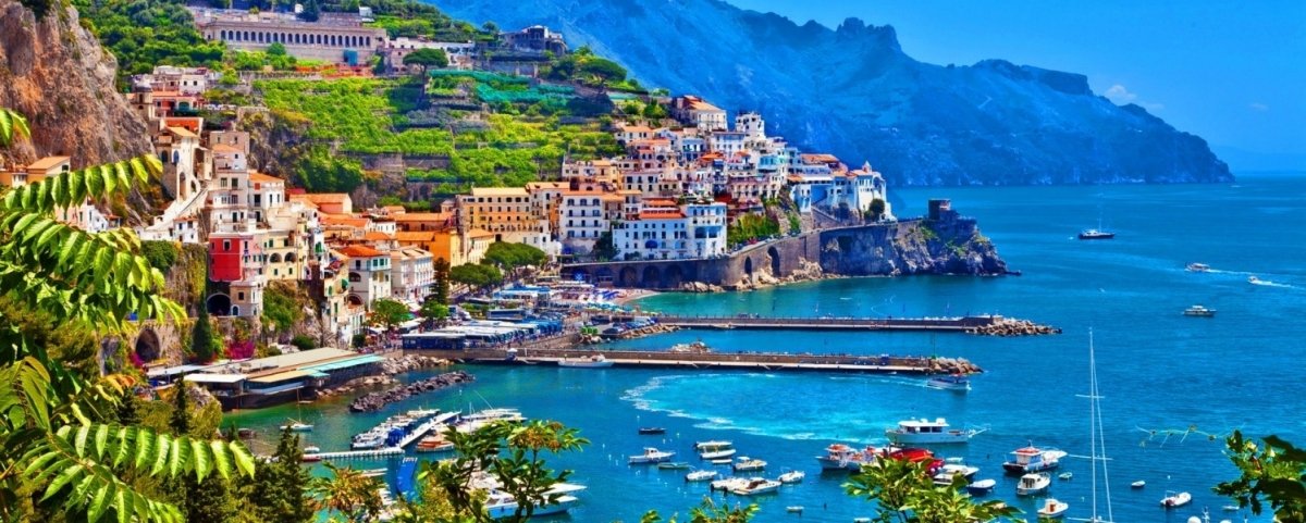 Imagine a tropical day, settled in a comfortable chair on the deck of a luxurious #yacht, anchored off a beautiful location, sipping a glass of vino.

luxefine.com

#luxurylifestyle #billionaire #vacation #astonmartin #YachtExpedition