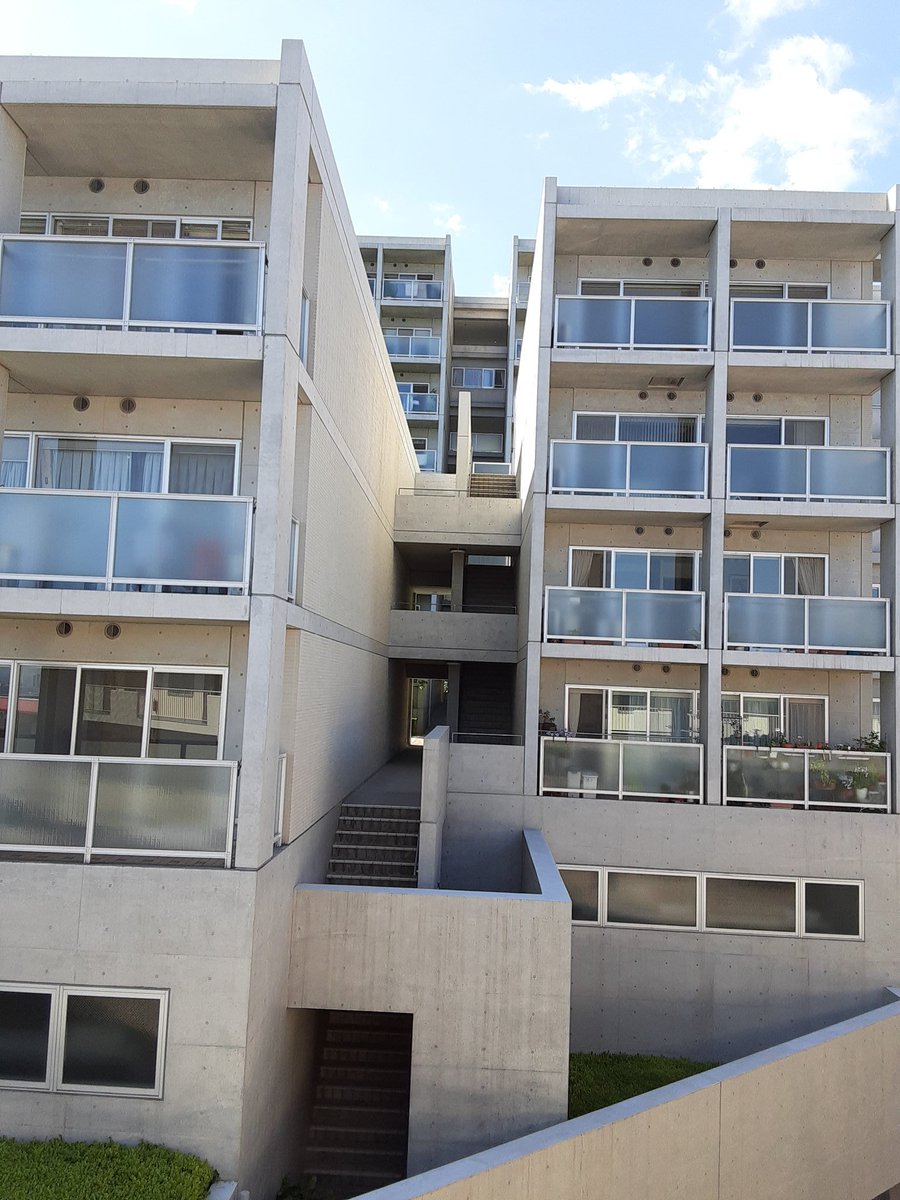 Uzivatel 六甲 の 道楽人 Na Twitteru 安藤建築にしては 最大規模の住宅プロジェクト Kobe 六甲 六甲 の集合住宅 六甲の集合住宅第三期 六甲の集合住宅３ 安藤忠雄 安藤忠雄設計 安藤忠雄建築 コンクリート打ちっぱなし コンクリート打放し 斜面