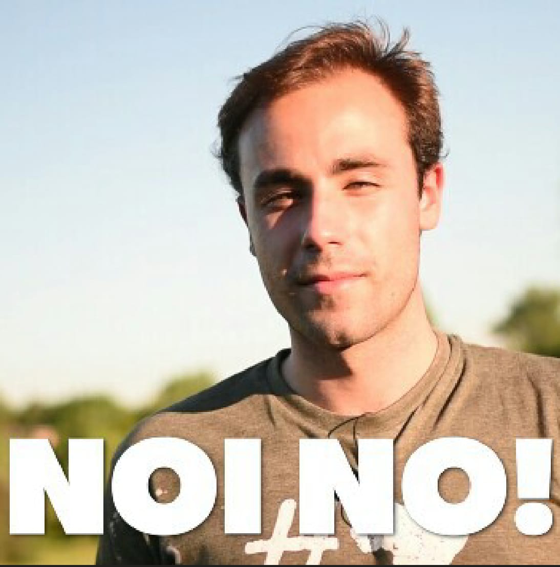 Quando manu alla domenica mattina chiede chi può pulire il pavimento dopo festa grande