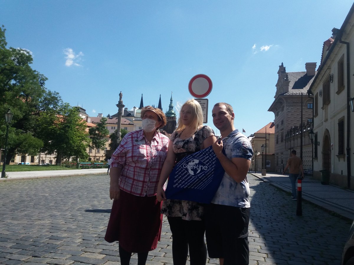 One of our first clients after reopening on our full-day tour of Prague in one day with lunch and a cruise, photographed at Prague Castle with the clients' consent to publication. Thank you !!! We love you :-)