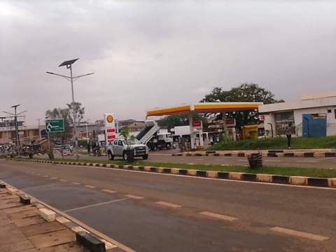 CouncilLira's tweet photo. The Evening in #LiraMunicipality along #OboteAvenue after a heavy downpour. We are going to work on some roads such as #BoundaryRoad, #OlwolRoad, #NoteBerRoad, #WonNyaciRoad among others to this standard using the #USMID funds from the World Bank. Moving towards #City Status. https://t.co/RqllutyLX5