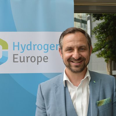 EUH2valleys's tweet photo. Our first speaker @Chatzimarkakis, secretary general of @H2Europe, talks about the Clean Hydrogen Alliance #EUH2valleys https://t.co/ANKerFJIak
