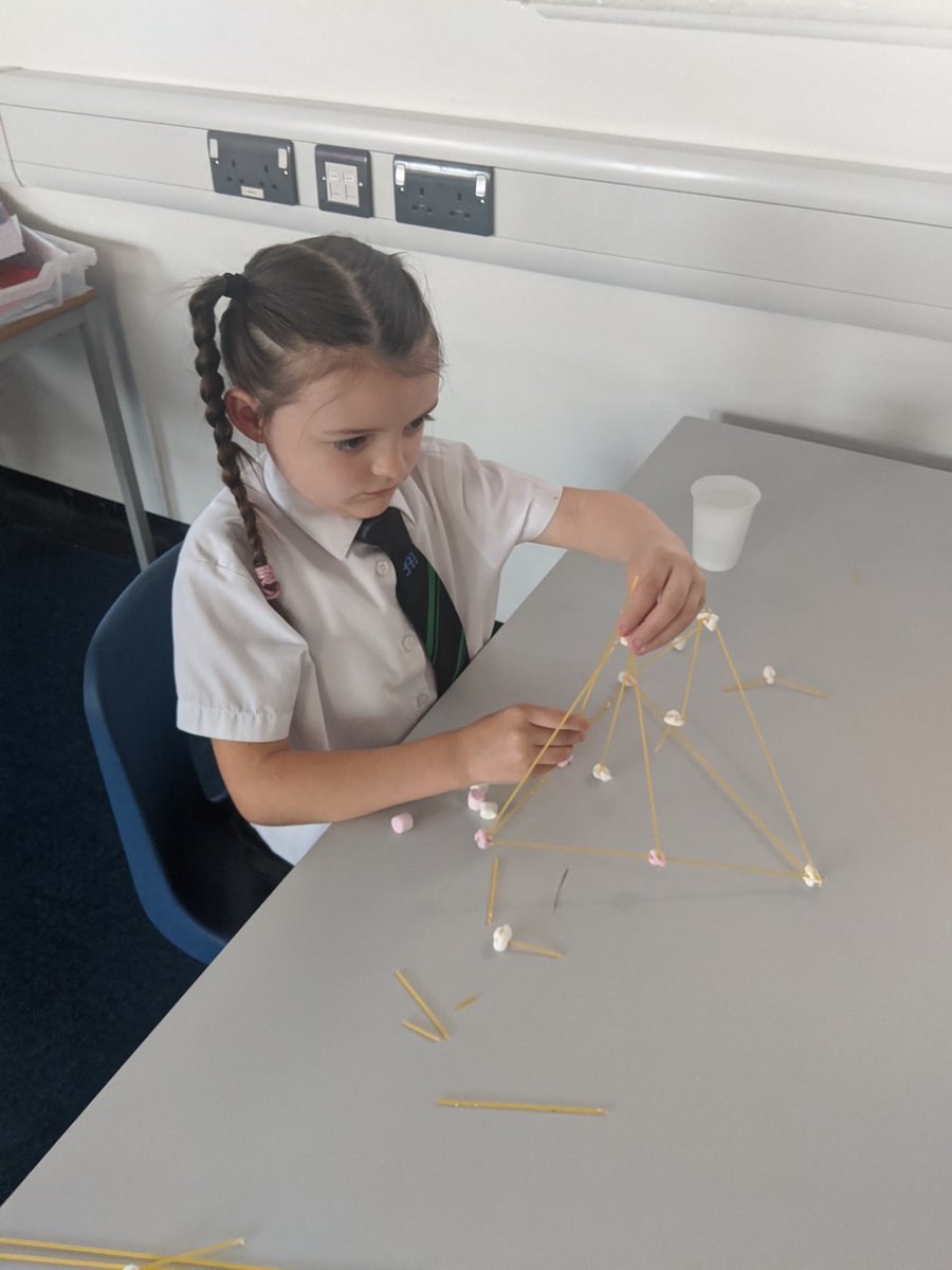 mayfieldschool's tweet photo. The Year 1 Bubble school has started Science week with a bang!
They used marshmallows and uncooked spaghetti to make structures.
Try it at home and send the photos to: shepparda@mayfield.portsmouth.sch.uk
#Mayfield #Science #Experiments #MOLIMA https://t.co/e7fZyD87PJ