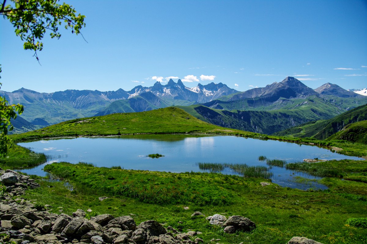 stsorlindarves's tweet image. Pause au bord de l'eau, balade, pique-nique, pêche, observation des marmottes...
Le Lac Laitelet est le lieu de détente qu'il vous faut cet été !🏞

𝗩𝗼𝘂𝘀 𝘀𝗼𝘂𝗵𝗮𝗶𝘁𝗲𝘇 𝗿𝗲𝘀𝗲𝗿𝘃𝗲𝗿 ?
➡ bit.ly/SaintSorlindAr…

#SaintSorlindArves #LesSybelles #Sybelles #Savoie #Alpes