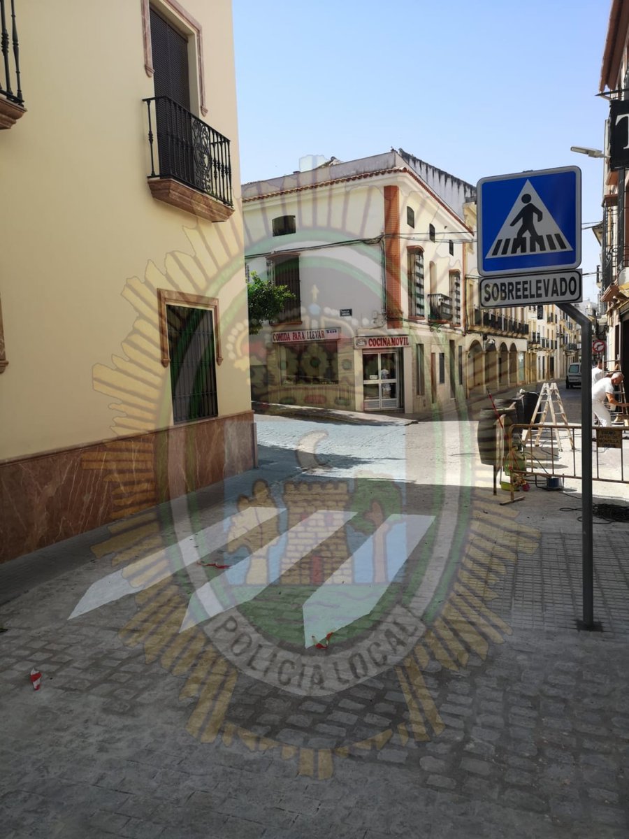 Se informa que en estos momentos se pone en funcionamiento el nuevo paso de peatones 🚶‍♂️ elevado en C/San Fco. Solano esquina C/Ancha 

Motivo ⬇️
➖VELOCIDAD 🚗🛵
➕SEGURIDAD 👨‍👩‍👧‍👦

#seguridadvial
#PoliciaLocalEspañola🇪🇸