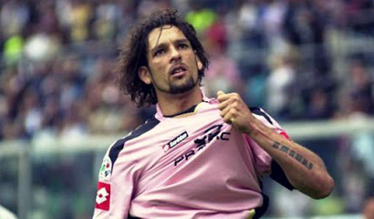 CalcioPillole's tweet photo. #Amauri, esclusivo a @Onefootball :
"Quando i tifosi del #Palermo hanno cominciato a mandarmi messaggi, anche se ho 40 anni, mi si è acceso di nuovo un fuoco dentro.
Non so se tornerò ma posso dire che mentalmente ho questa volontà." https://t.co/BZph45bBZh