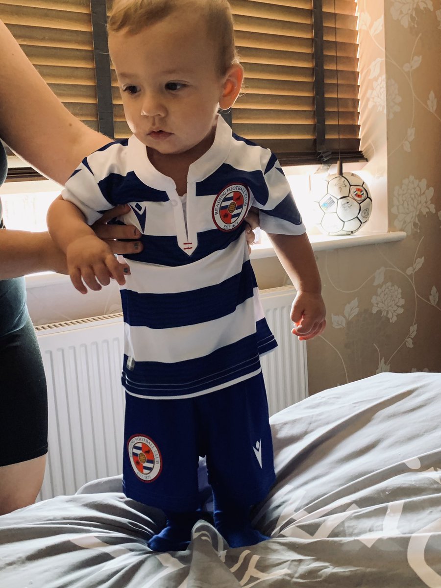 MarkRobson1871's tweet photo. Just want to saying happy birthday to my son who is 1 today. We brought him his first Reading kit. And sound out it @JohnSwift8 birthday to. Happy birthday to you both. #readingfc. https://t.co/TLS53VXJqB
