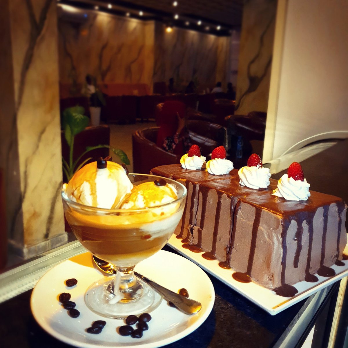 LaasCoffee's tweet photo. Affogato &amp; Chocolate cake https://t.co/vBnY2561cV