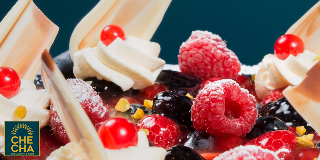 MathisFood's tweet photo. 🍕🍒🍓 FRUTTA DI BOSCO 🍓🍒🍕

With seasonal fresh berries
https://t.co/q7svdjWWc4

#lecakealpine #cake #yummy #delish #nomnom #goodeats #gourmet #foodporn #checha #checharestaurantandclub #retomathis #enjoystmoritz https://t.co/tUwnNMV3jT