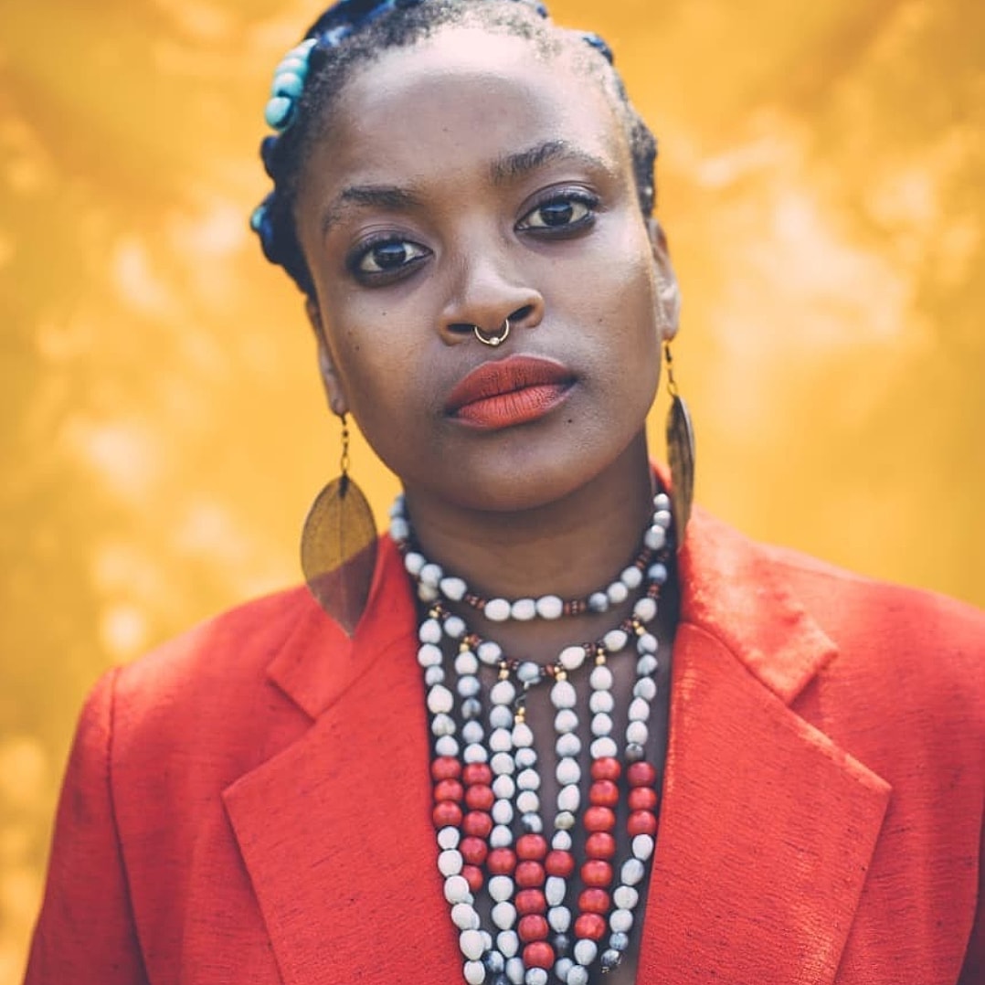 "Do Not Leave Iron On When Unattended". " Do Not Leave Heated Iron On Surface Of Board". "Strike While Iron Is Hot" The color red is so fierce. It's hard to ignore it.
.
📸: <a href="/sharp_fede/">Bantu Mahlangu</a> 🎭: @pulengmongale
👸🏽:<a href="/jaenuune/">Jae Nuune🇿🇦</a>
.
.
.
#handcrafted #evolvworks #beads #color #outdreamyourself