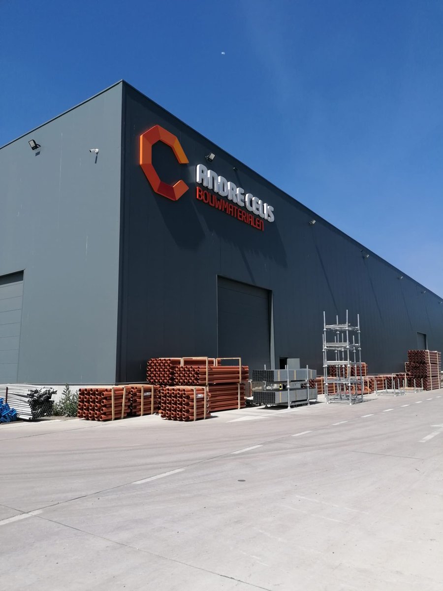 FranckenTheo's tweet photo. Bedrijfsbezoek Bouwmaterialen @AndreCelisNV topbedrijf dat sterk inzet op efficiëntie én duurzaamheid oa via de waterweg. 

Vlaamse veerkracht in de praktijk. Ik steun onze Vlaamse economie. 💪❤️ https://t.co/KTkvkr0H0G