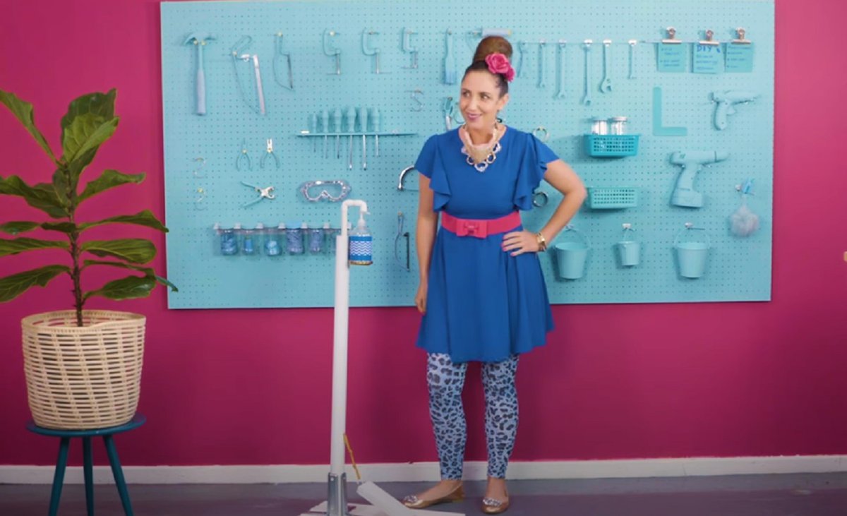How to make a foot-operated hand sanitizer station like SuzelleDIY [video] dlvr.it/RZBG1D