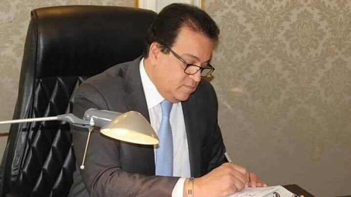 DuSarcasm's tweet photo. نقرار احنا الخريجين اننا هحط صوره وزير التعليم العالي بروفايل لمده اسبوع لو لغي امتحان الفرق النهائية 

 #طبقوا_البديل_للخريجين https://t.co/DEPWBu37JL