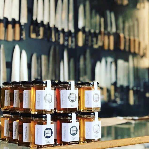 EppingGoodHoney's tweet photo. For all the chef knife chat, creative kitchenalia and a drop of summer raw small batch you need our lovely indie stockists @ktchnprvsns 🤩Back open at Stokey now! 🐝🔪✨#kitchenprovisions #stokenewington #n16 https://t.co/SMhu9BaSdU