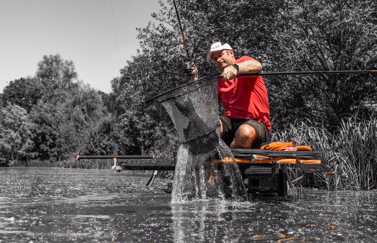 TackleGuru's tweet photo. N-Gauge 12ft Power Feeder! 🚀 The beast in the new N-Gauge rod range OUT NOW! 💃🏻 Designed for distance, with a progressive through action for playing all kinds of fish! 🐟 Oversized handle, flattened section for comfort and control with matching oversized reversed Sea Guides! 🔥 https://t.co/kI4U6ipbiH