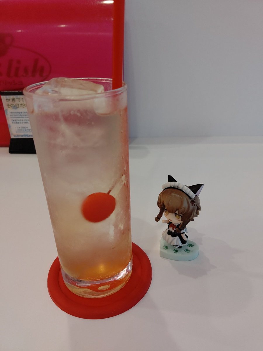 気賀沢昌志 Pa Twitter 今日はスズニャンのドリンクと ジューシーからあげナンバーワン を元にした唐揚げをいただいてきた 唐揚げはどの世界線でも最強だな 写真最後は 撮影するなら とメイドさんが用意してくれたグッズ類 T Co Qkuzfsxg2z