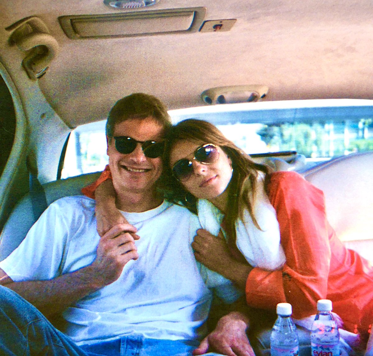 ElizabethHurley's tweet photo. I’m saddened beyond belief that Steve is no longer with us. Our time together was very happy &amp; although there were some tough times, the memories of a sweet, kind man are what matter. We became close again in the last year &amp; last spoke on our son’s 18th. This is devastating news. https://t.co/aivYc5lL3x