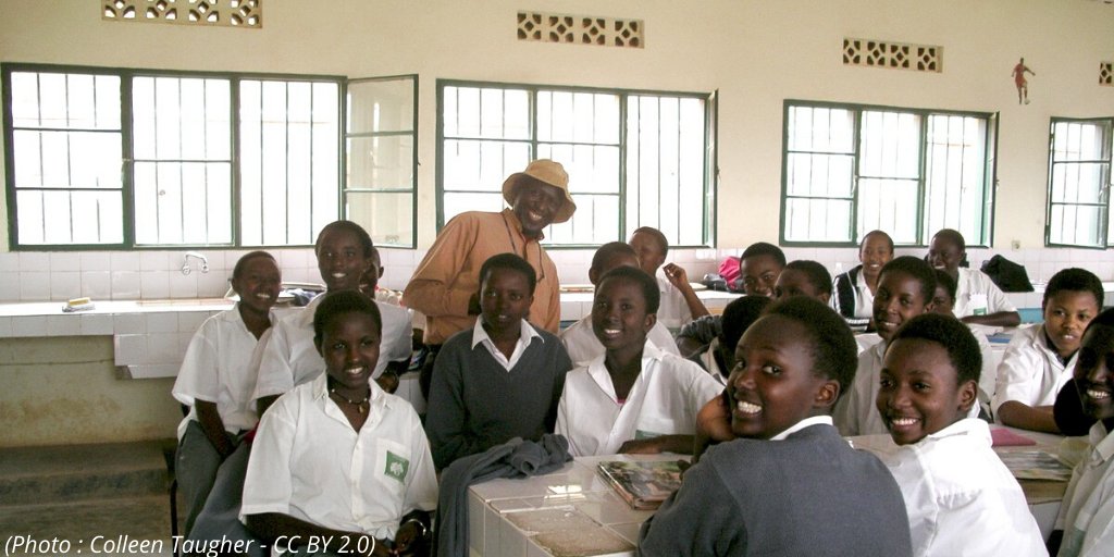 OIFrancophonie's tweet photo. L'#OIF lance un appel à candidatures en vue de recruter 20 professeurs de français issus de ses pays membres, pour exercer dans des écoles primaires &amp; secondaires du #Rwanda dès la rentrée de septembre
- candidatures jusqu'au 14/07
👉https://t.co/jo366fkerX
#Francophoniedelavenir https://t.co/aFGMsH7LQY