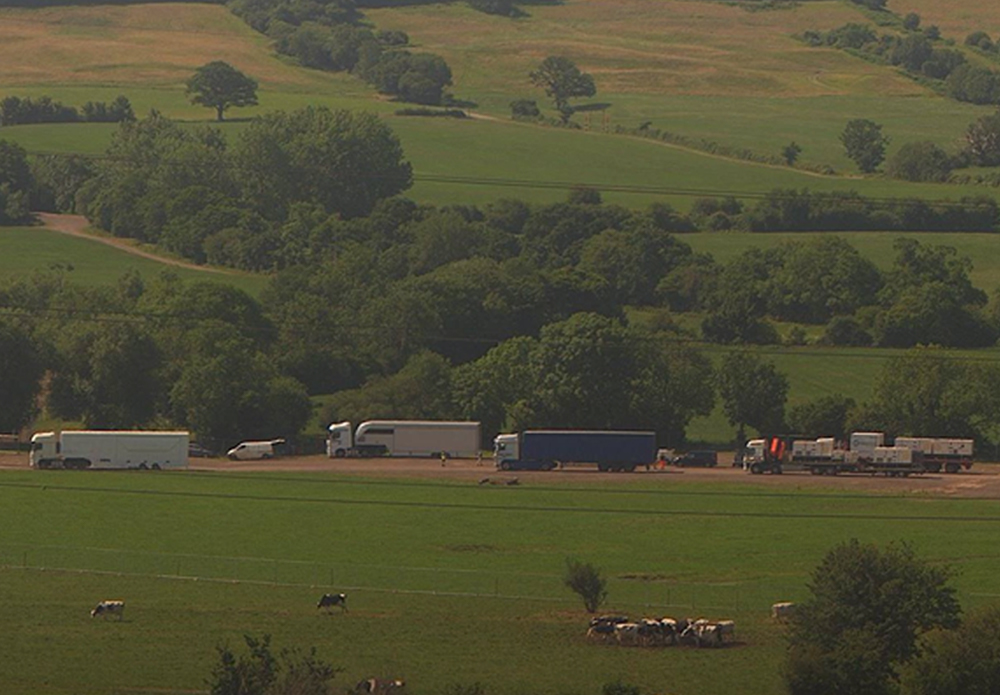 So looking at the <a href="/bbcglasto/">BBC Glastonbury</a>'s webcam – It appears a few vehicles have pulled up at Worthy Farm this morning… and we’re not talking farm tractors here… 🤔

- - -
#Glastonbury2020 #Glastonbury #Glasto
📽: bbc.co.uk/events/glaston…