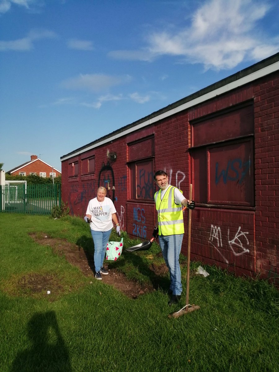 FunClubHub1's tweet photo. Team work makes the dream work thank you #sparks #burntwoodfriends #funclubhub
For all your efforts at Cherry Close #burntwood last night. Little steps big acorns grow π https://t.co/TcPNwovfGM