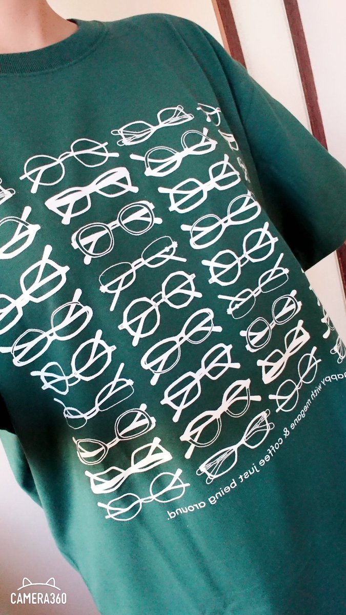 昨日のイカしたTシャツと一緒にメガネピアスも買ったのだ!!
可愛い〜?
メガネ大好きだからね…かけるのもかけてる人も好きだよ…
1度は行ってみたいけど遠くて行けないメガネCafe(@megane_cafe)でお通販したのよ?