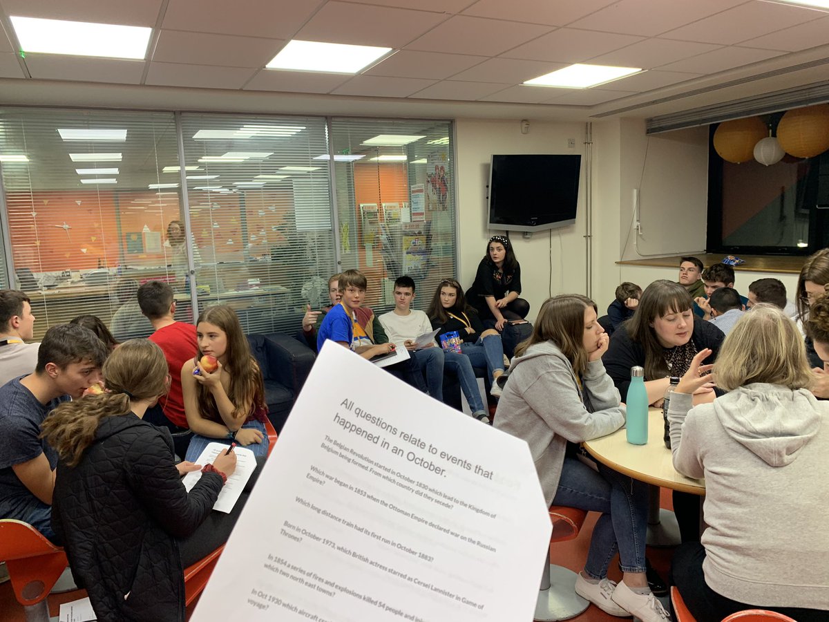 Our  @WelshYouthParl team is made up of some of the most inspirational people I know - I don’t think people realise how much work goes into running a Youth Parliament! You make every meeting (in person and online) amazing so THANK YOU! (6/11)