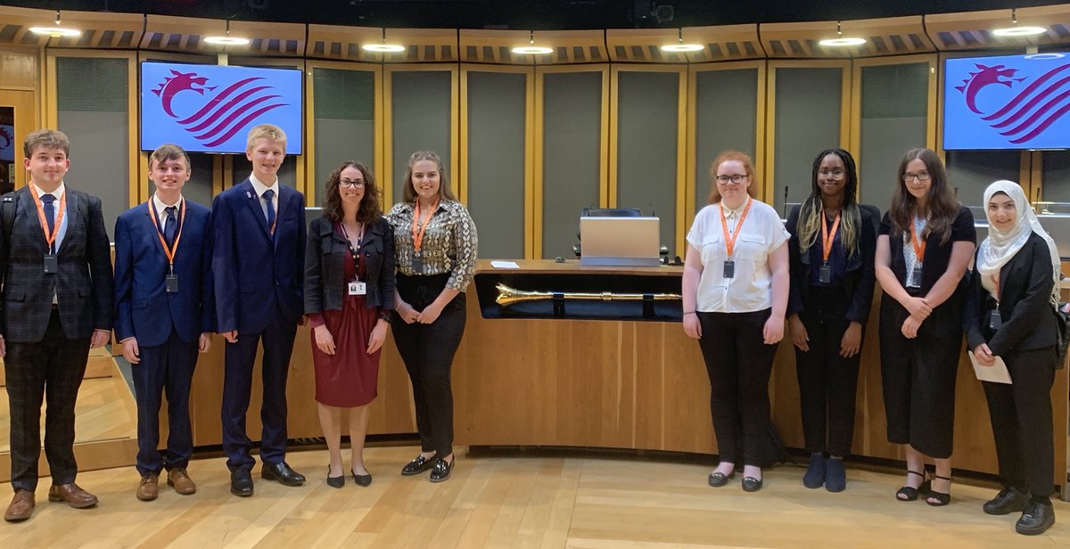 THREADOver the last few years, I’ve worked with some incredible people! Some experiences have been better than others, but each one has been unique and memorable.It’s  #YouthWorkWeek in Wales and I’d like to thank those who’ve worked closely with me in recent years. (1/11)