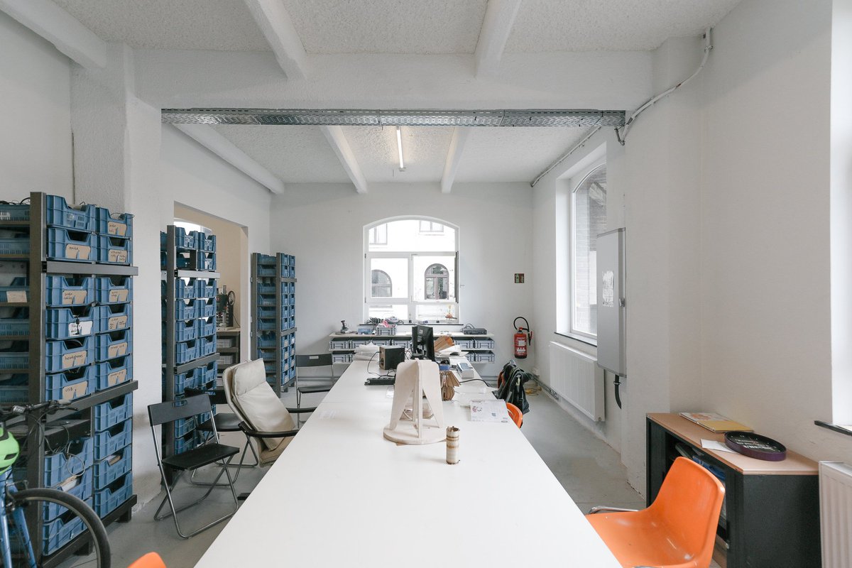 brusselsint's tweet photo. CASTII stelt een nieuw fablab voor dat openstaat voor iedereen, binnen de gerenoveerde IMAL-spaces! EFRO-steun voor digitale innovatie en sociale cohesie.#euinmyregion #IMAL #FABLAB #CASTII https://t.co/H3IrAwcGZo