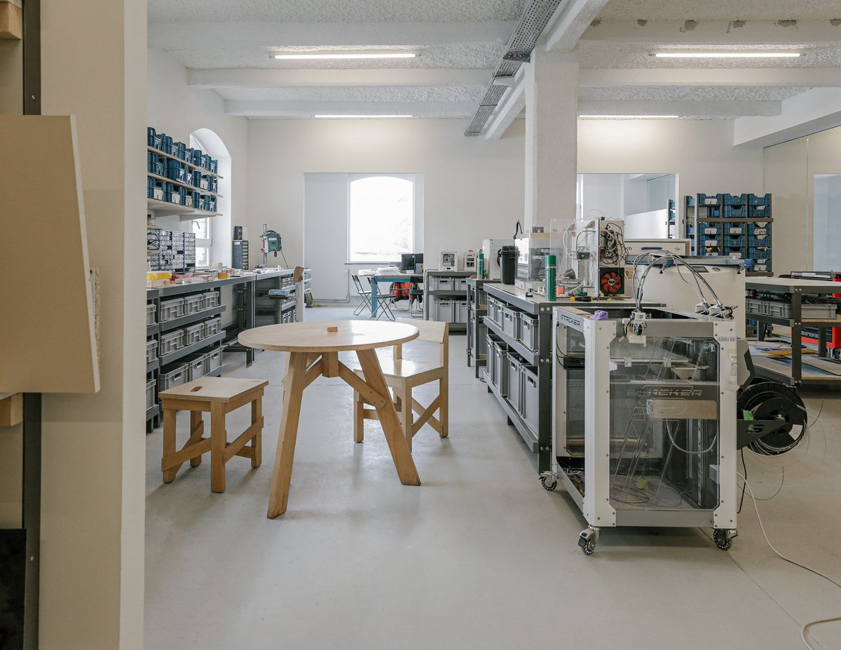 brusselsint's tweet photo. CASTII stelt een nieuw fablab voor dat openstaat voor iedereen, binnen de gerenoveerde IMAL-spaces! EFRO-steun voor digitale innovatie en sociale cohesie.#euinmyregion #IMAL #FABLAB #CASTII https://t.co/H3IrAwcGZo