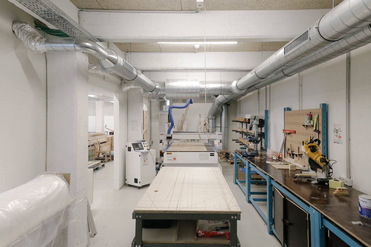 brusselsint's tweet photo. CASTII stelt een nieuw fablab voor dat openstaat voor iedereen, binnen de gerenoveerde IMAL-spaces! EFRO-steun voor digitale innovatie en sociale cohesie.#euinmyregion #IMAL #FABLAB #CASTII https://t.co/H3IrAwcGZo