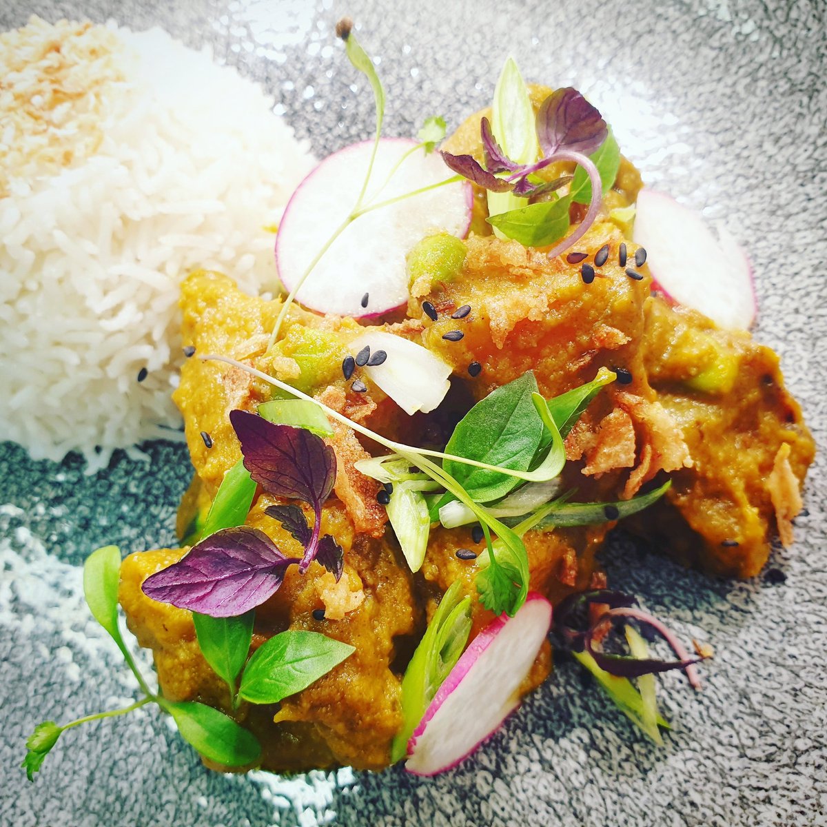 zong_t's tweet photo. Veganlicious! Coconut Curried Crispy Aubergines, Courgette, Butternut Squash, Edamame Green Soya Beans, Topped with Crispy Fried Onions &amp; Herbs.😛💥 https://t.co/0gkfH15yzE