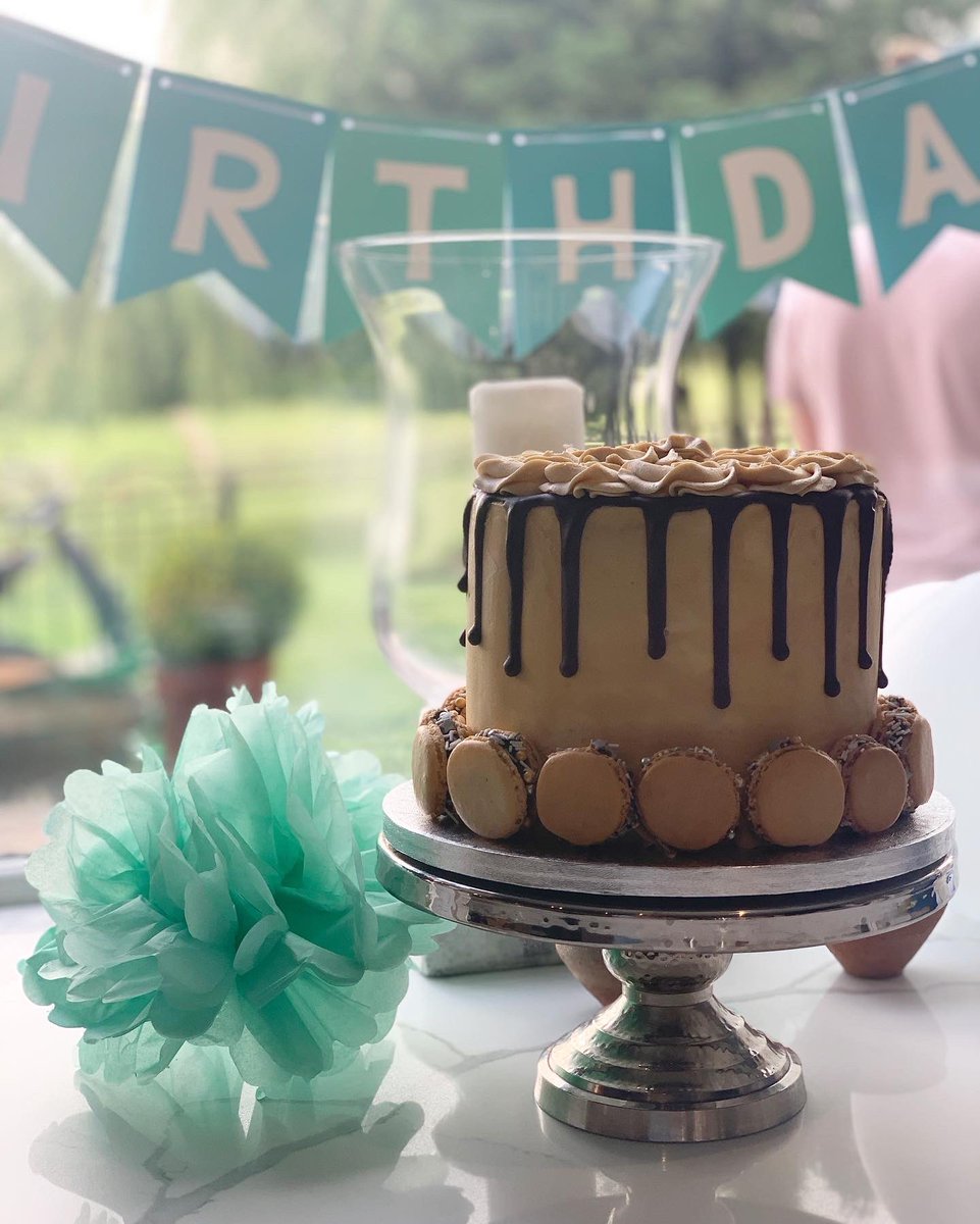 TheBakeHouse3's tweet photo. Gorgeous customer photos of our Biscoff (Vegan option available too!🌱) Celebration Drip Cake, baked by our fabulous Jess! 🎂 https://t.co/vajbUAAZYb