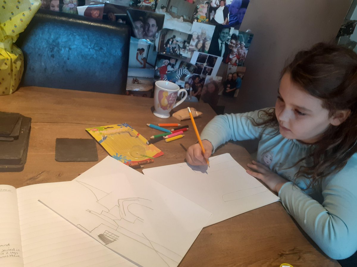 The_Lowry's tweet image. Just 8 weeks left to enter our #CopleyPrize for children under 11. Send us a photo of your #LSLowry inspired painting or drawing for the chance to win a prize &amp;amp; have your artwork hung in the Lowry Galleries. More info on how to enter here: bit.ly/2ViMWZl