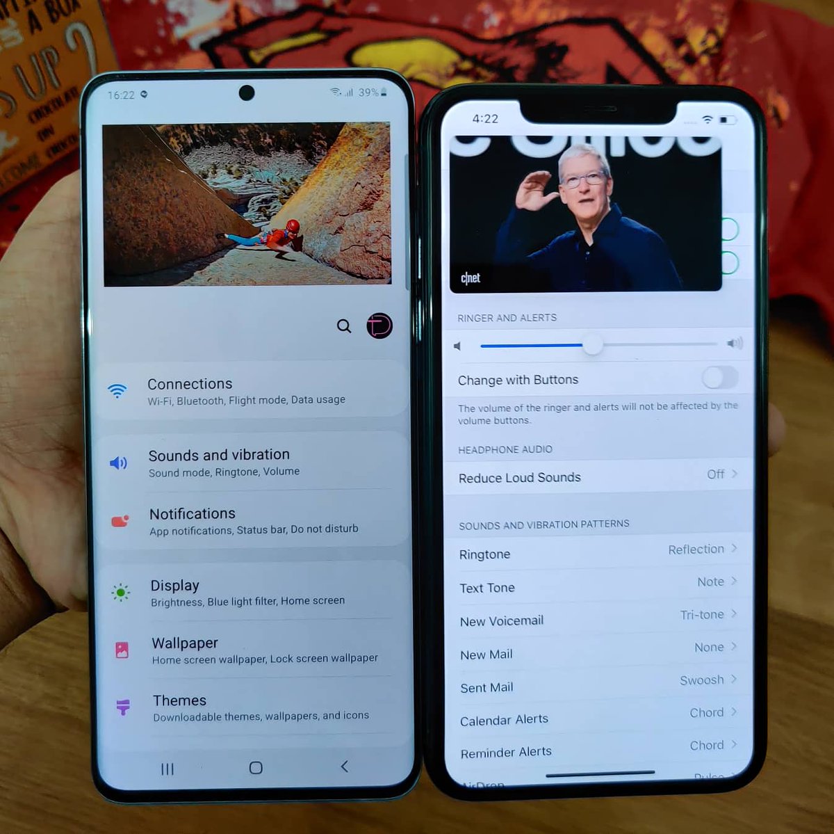 techdroider's tweet photo. iOS 14 vs OneUI 2.1 https://t.co/F62NRVG6Qk