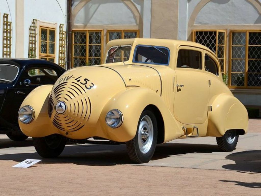 QuirkyRides's tweet photo. @weezmgk We like the 1931 #Wikov Type 35 #Kapka, although it's apparently a pig to drive. https://t.co/E0OGoAFQrS