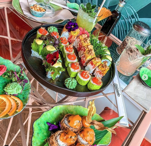 jojoandandy's tweet photo. 🍣Isn't it so satifying when your food has all the colours of the rainbow 🌈 @temakinho #londonfoodscene #toplondoneats #golondonfood #outinlondon #streetfoodlondon #foundlondon #londonbestfood #londonfoodblog #foodblogger #foodie
#sushilover #fusionfood #colourfulfood #sushitime https://t.co/gp8RM4kKDw