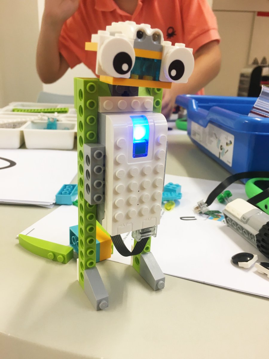 Adventures in Robotics with <a href="/LEGO_Education/">LEGO Education</a> WeDo 2.0

Signup now open for fall 2020 courses: tekmania.ch/adventures-in-…

#edtech #Robotics #STEM #education #Zurich